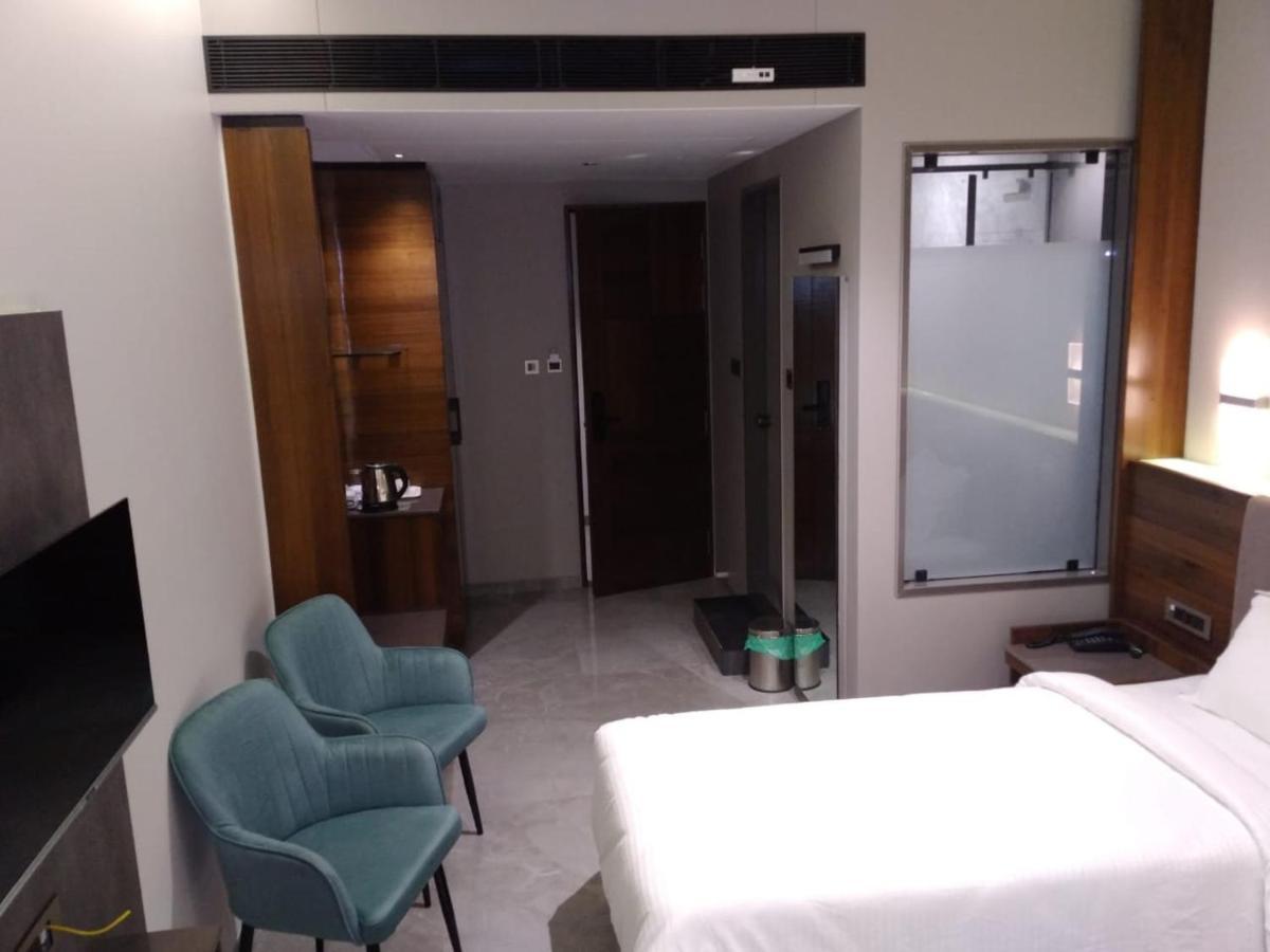 Hotel Devgiri Inn And Restaurant Sangli Bagian luar foto