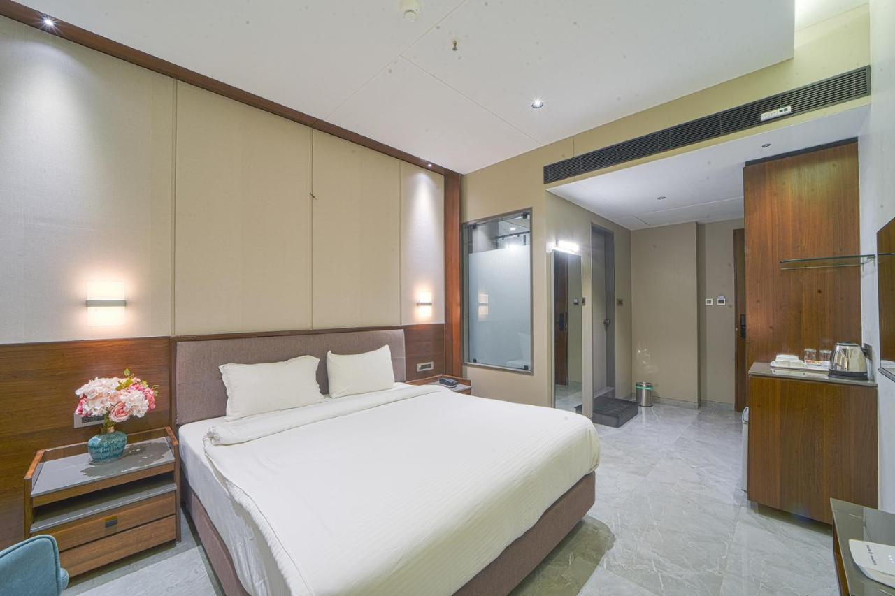 Hotel Devgiri Inn And Restaurant Sangli Bagian luar foto