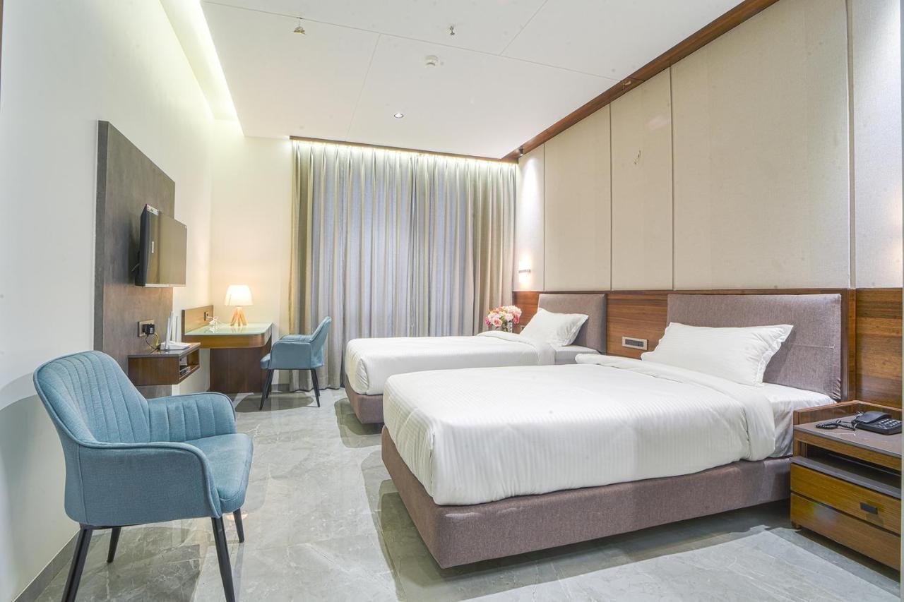 Hotel Devgiri Inn And Restaurant Sangli Bagian luar foto