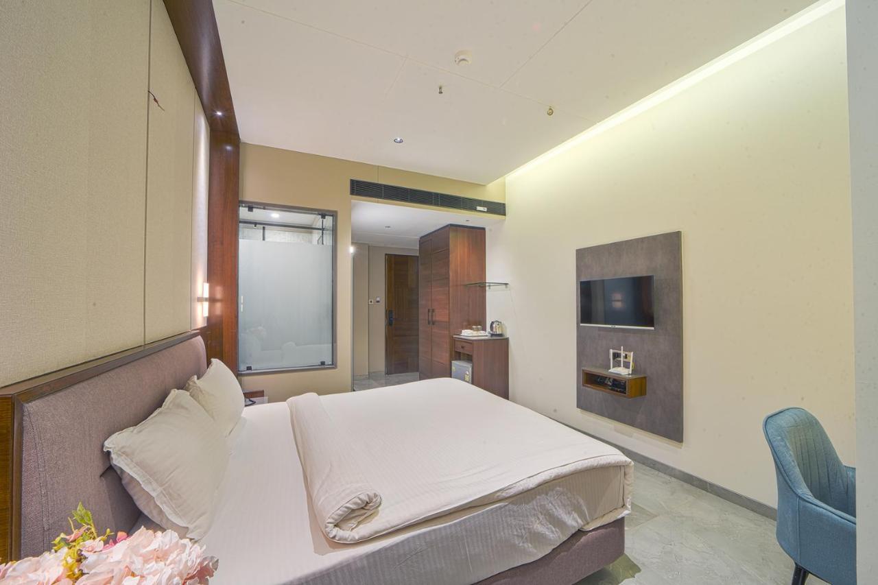 Hotel Devgiri Inn And Restaurant Sangli Bagian luar foto