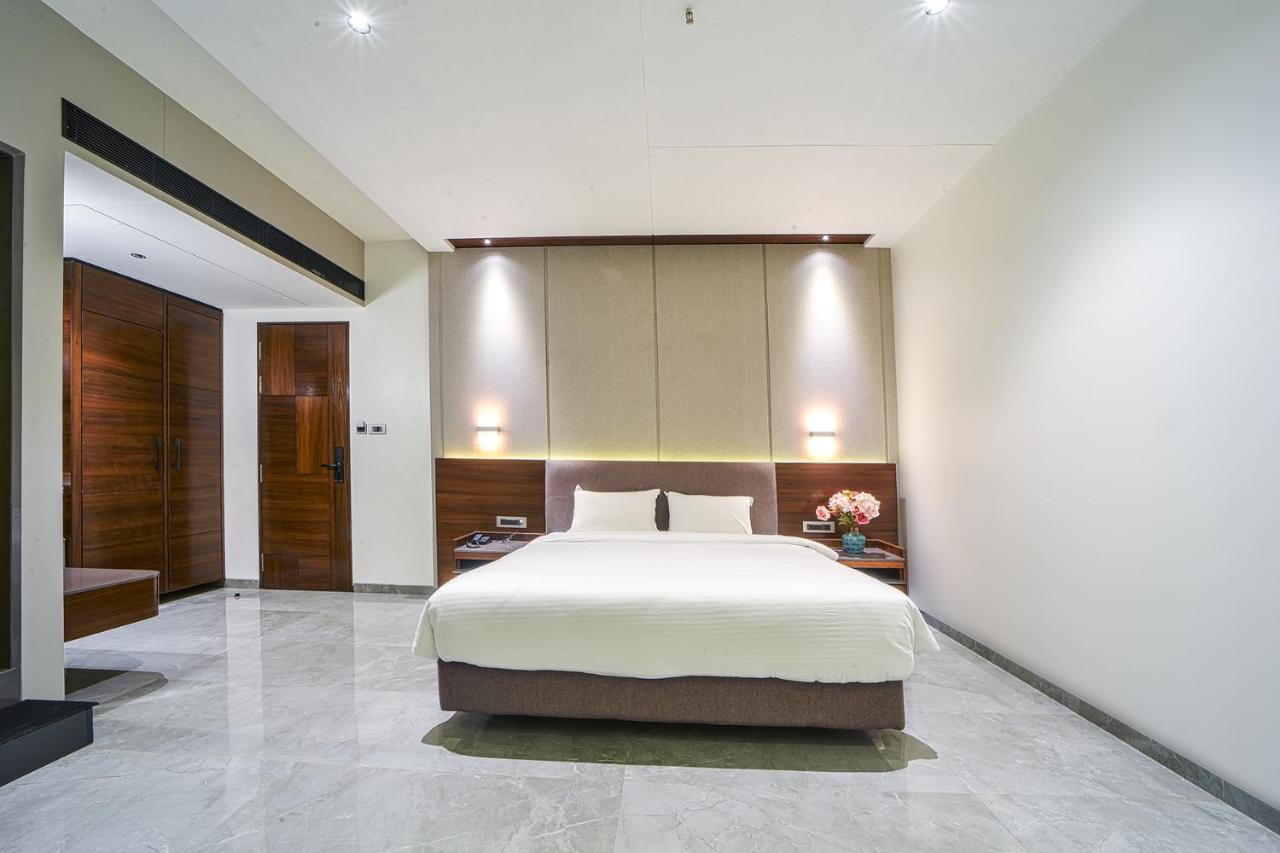 Hotel Devgiri Inn And Restaurant Sangli Bagian luar foto