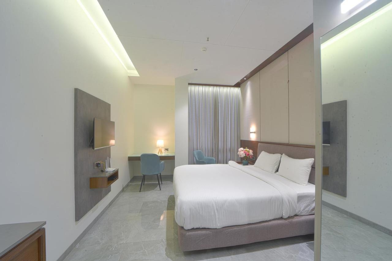 Hotel Devgiri Inn And Restaurant Sangli Bagian luar foto