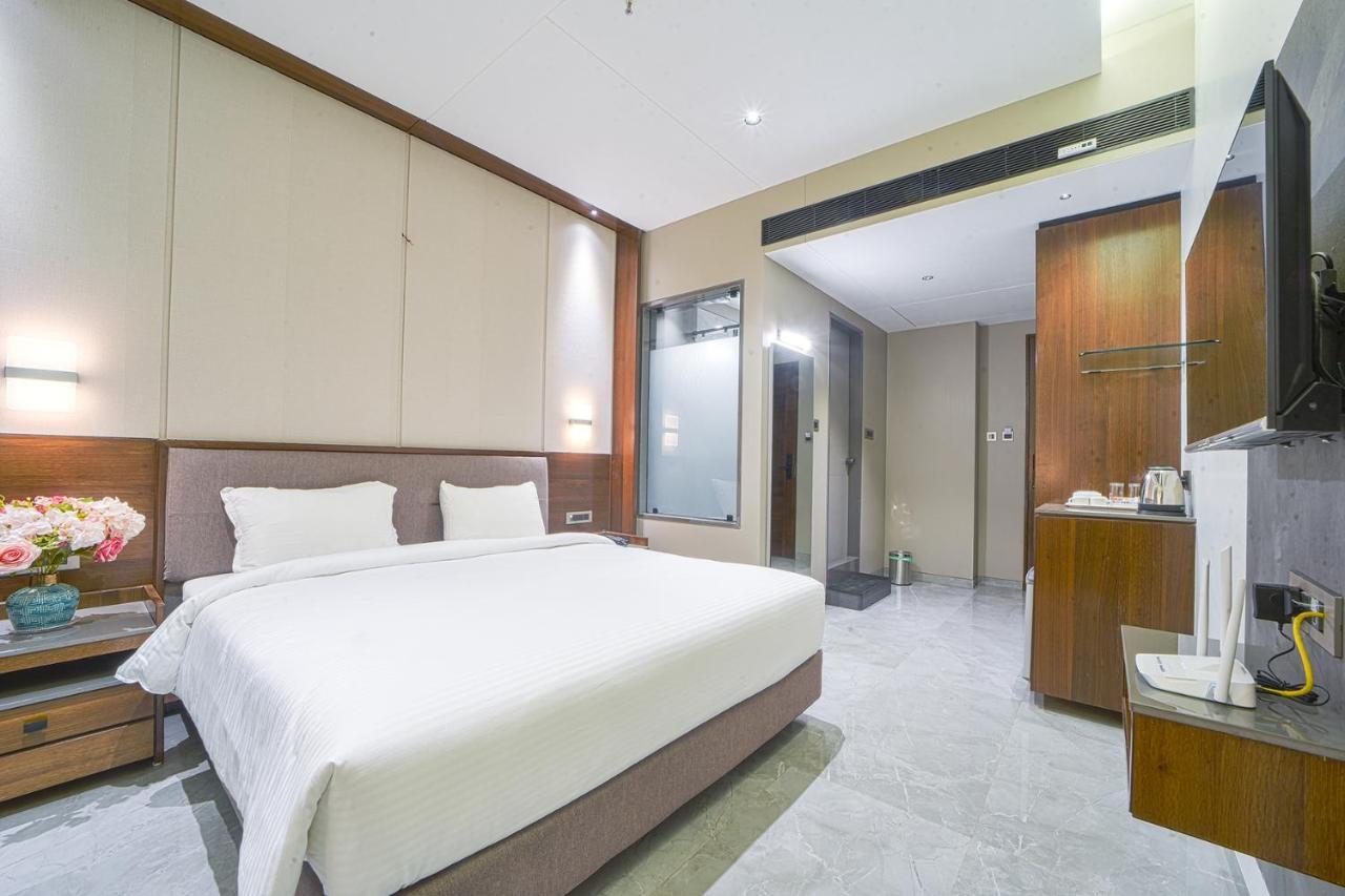 Hotel Devgiri Inn And Restaurant Sangli Bagian luar foto